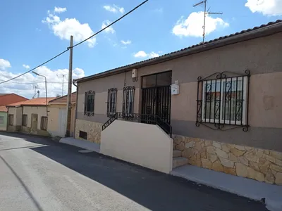 CASA CON TERRENO EN VENTA EN PEDRAZA DE ALBA