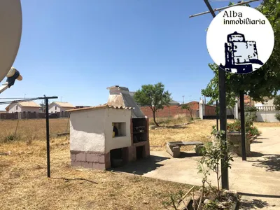 CASA EN VENTA EN LARRODRIGO