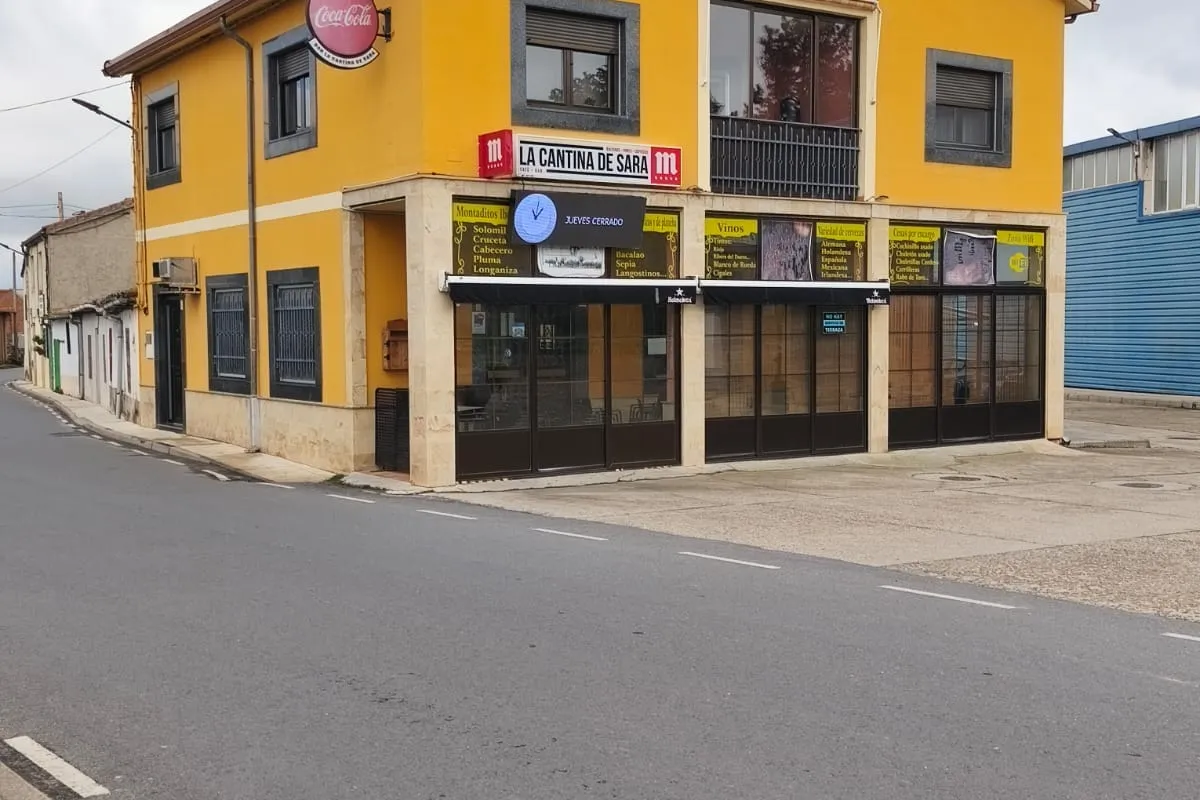 CASA Y BAR EN VENTA EN NAVALES